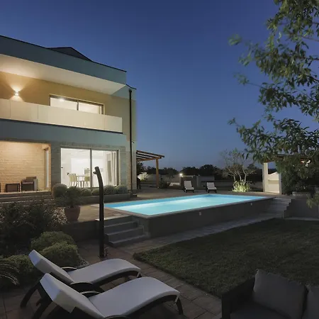 House With A Swimming Pool Barbariga, - 22763 * Fazana