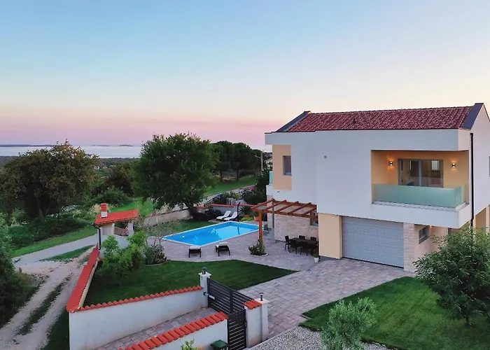 펜션 Family Friendly House With A Swimming Pool Barbariga, - 22763 파자나